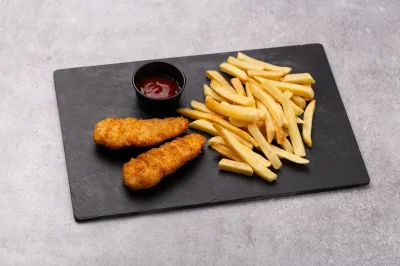 Куриные стрипсы с картофелем фри