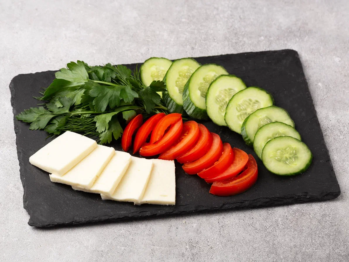 Овощная корзина с сыром чанах